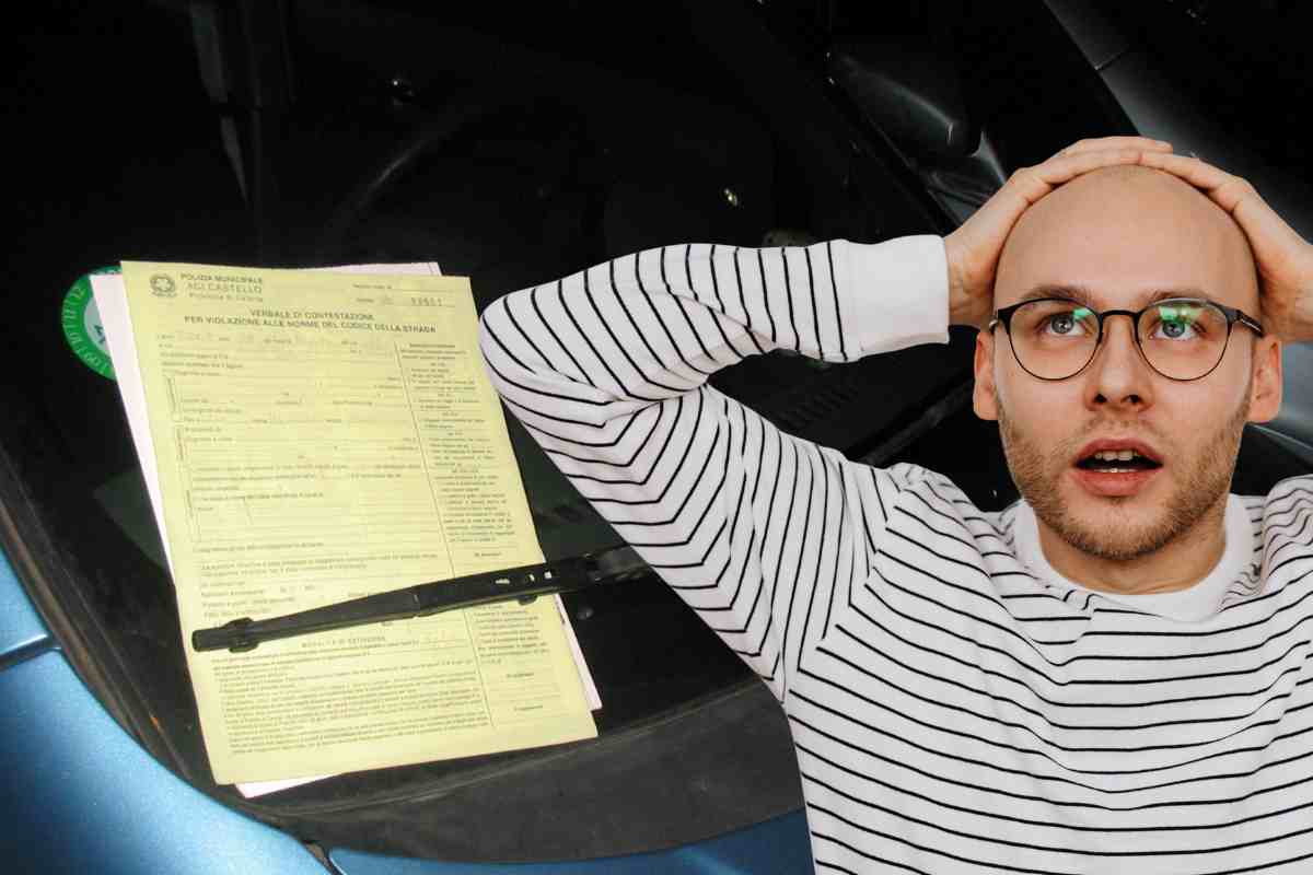 uomo con le mani in testa e una multa sul parabrezza