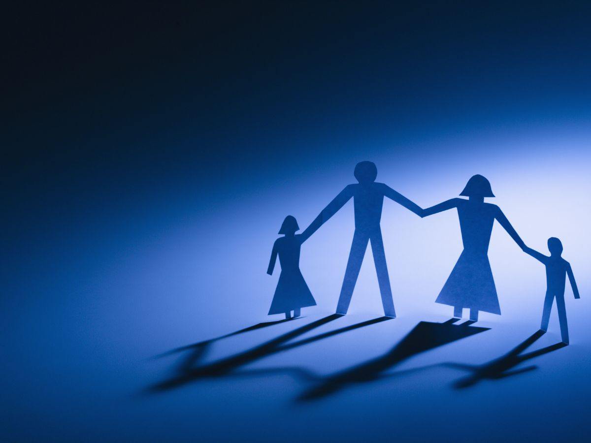 simboli di carta che fanno una famiglia