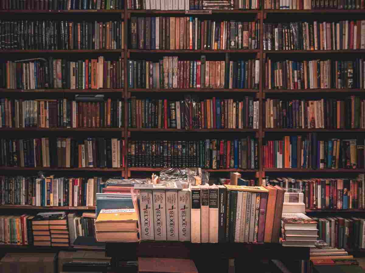 libreria con tanti libri