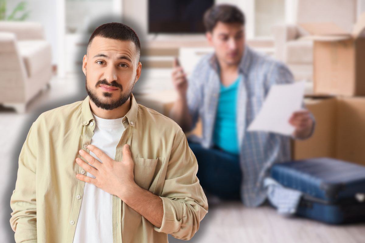 uomo disperato con carta in mano e un altro dispiaciuto