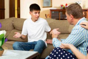 figlio che litiga con il papà